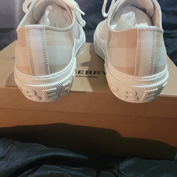 BURBERRY SNEAKERS - Picture 4 of 6